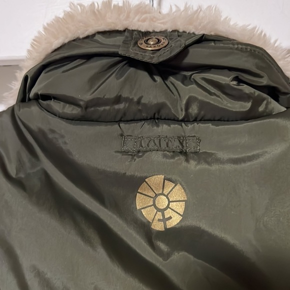 ROXY Olive puffer vest - Like New - Picture 6 of 6